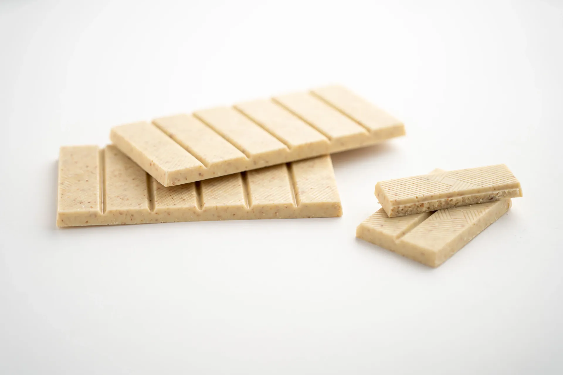 [850] BULK - White chocolate with puffed buckwheat (70g)